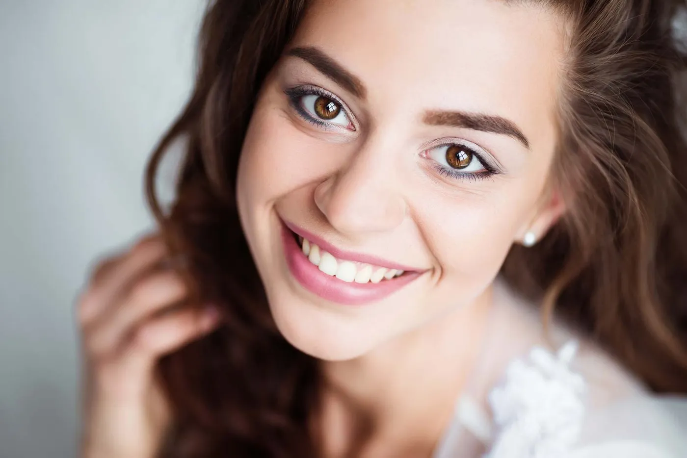 Woman smiling with healthy, bright teeth